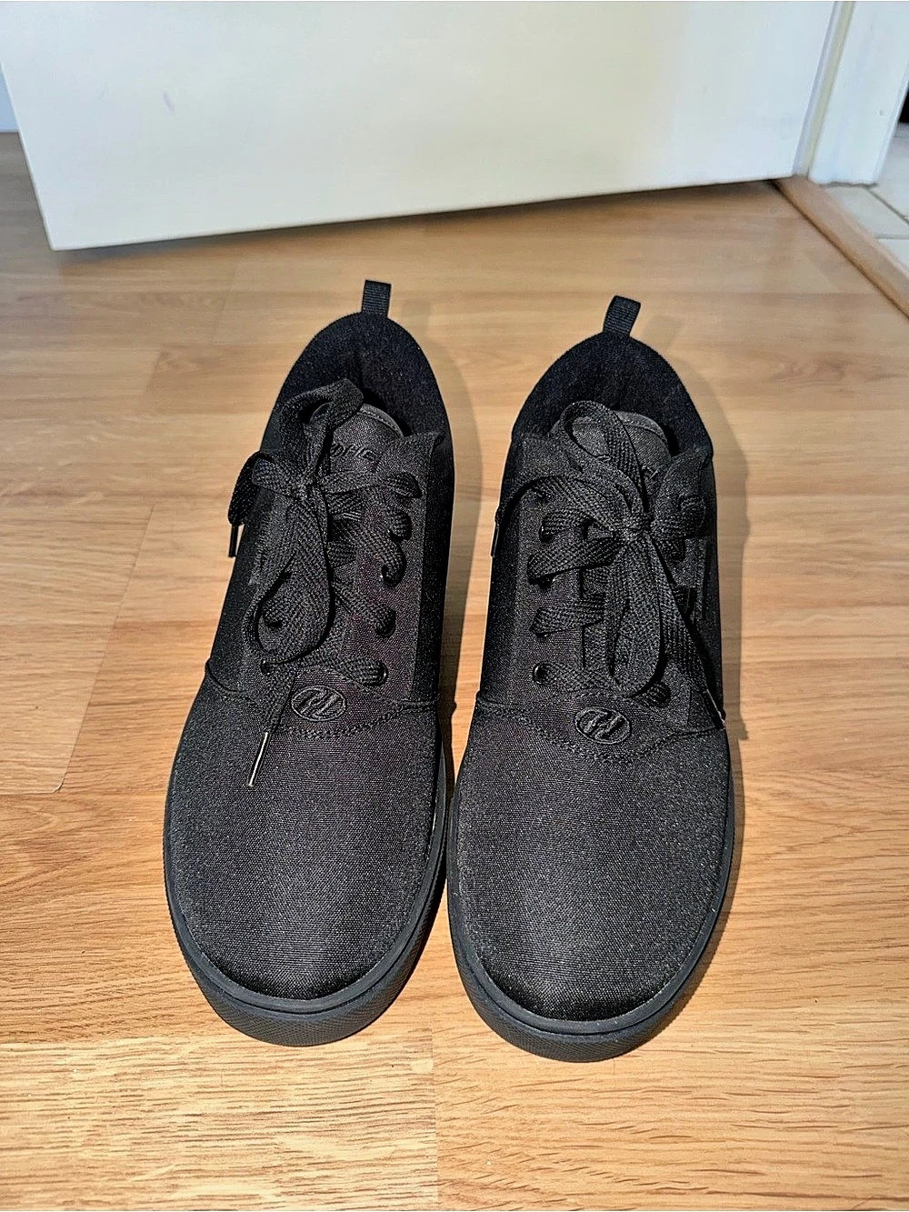 Heelys Pro 20 Rolling Sneaker